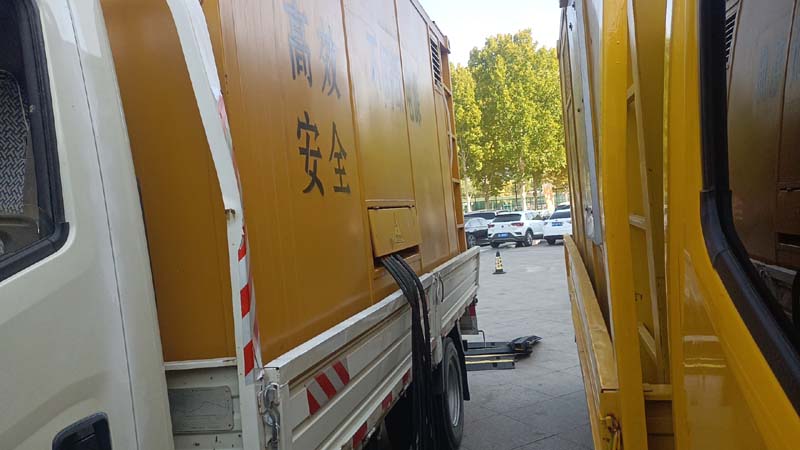排湖风景区如何判断柴油发电机组和UPS电源的切换时间是否符合要求？